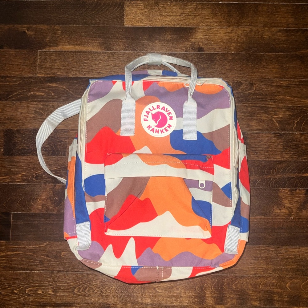 Fjallraven classic kanken spring art line. Rare colors. Used a few times.
